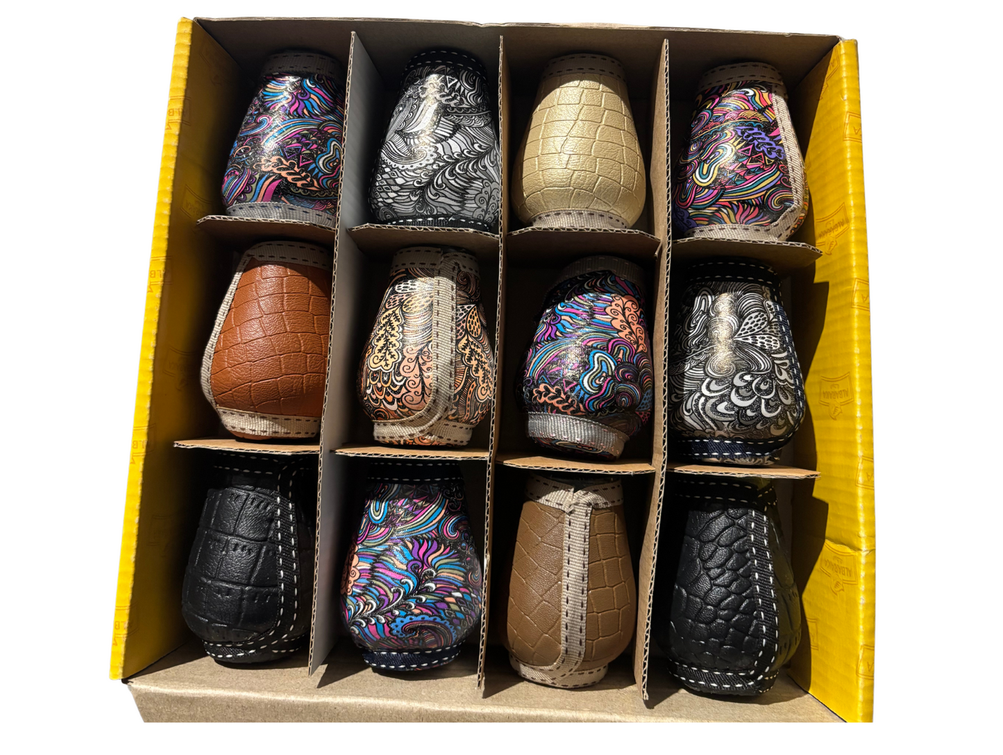 Ensemble de 12 calebasses colorés en verre et cuir