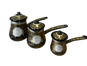 Lot de 3 cafetières en métal peint doré et noi décoré lanternes avec couverture